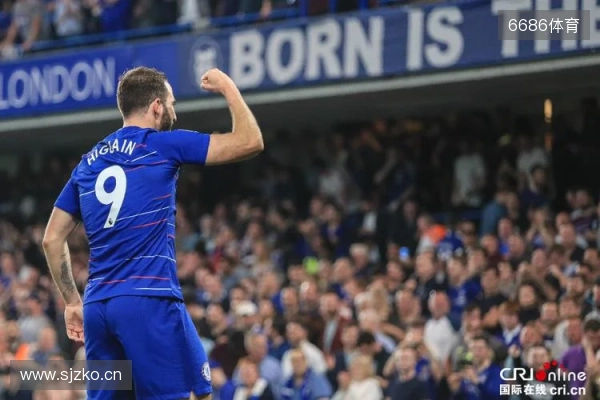 懂球妹采访：她是切尔西球迷，最喜欢阿扎尔和坎特