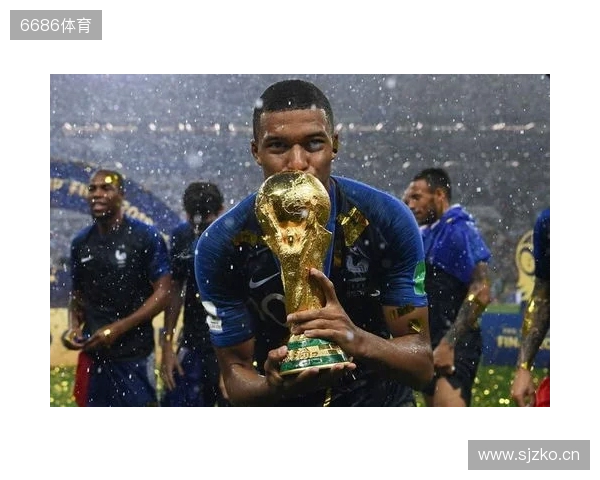 懂球帝2025年10月足坛MVP：姆巴佩蝉联！