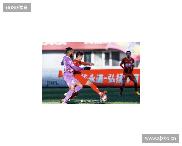 亚泰出征青岛准备赛季收官战 球迷助威歌声为子弟兵加油