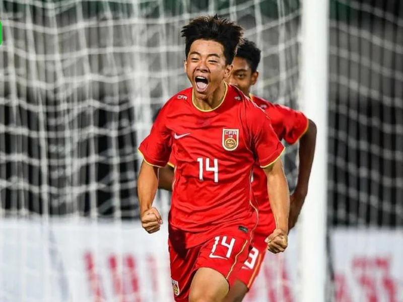 🔥国外博主关注16岁邝兆镭：千万别小瞧中国足球，它正在崛起