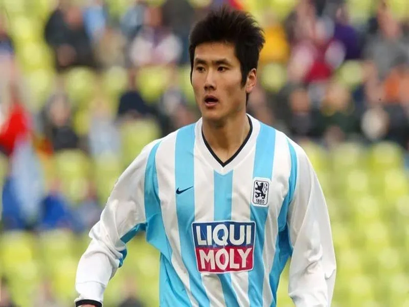 直播吧：邵佳一观摩熊猫杯考察球员，国足可能年底或明年初集中